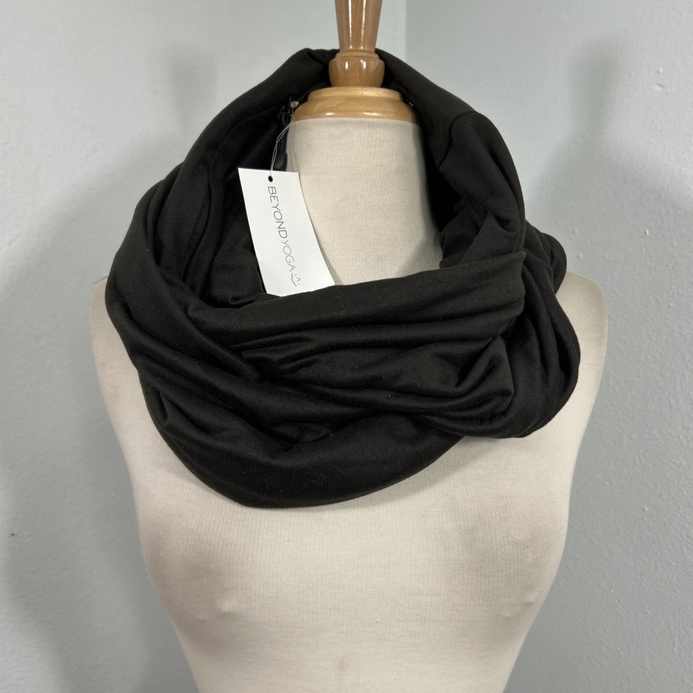 Beyond Yoga Pocket Infinity‎ Scarf Womens OS Charcoal Gray Cozy Warm Travel Wrap